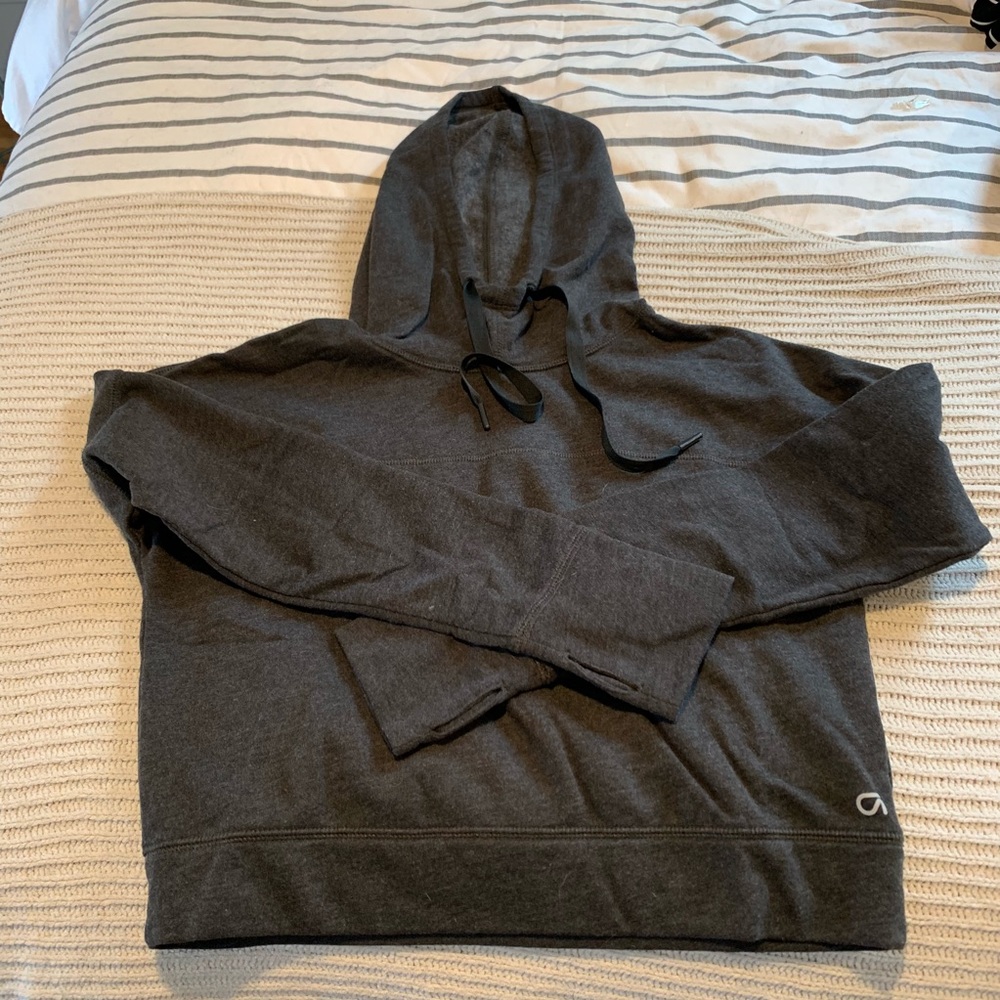 GapFit cropped hoodie. Charcoal heather.
